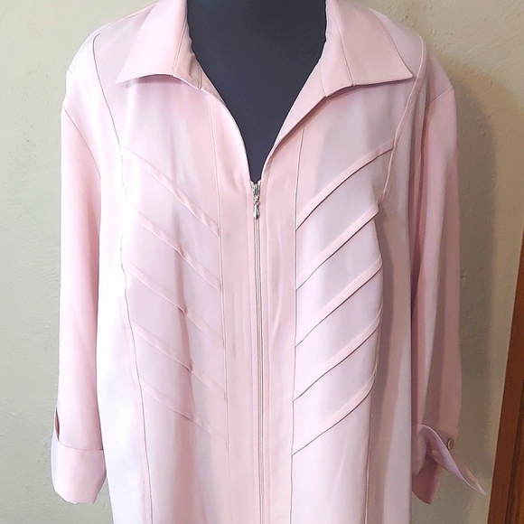 Women's Covington Soft Pink Zip Front Tunic With Textured Front - Picture 3 of 10
